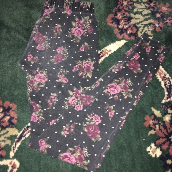 🌹ROSES AND POKADOT LEGGINGS 🌹 - Picture 4 of 4